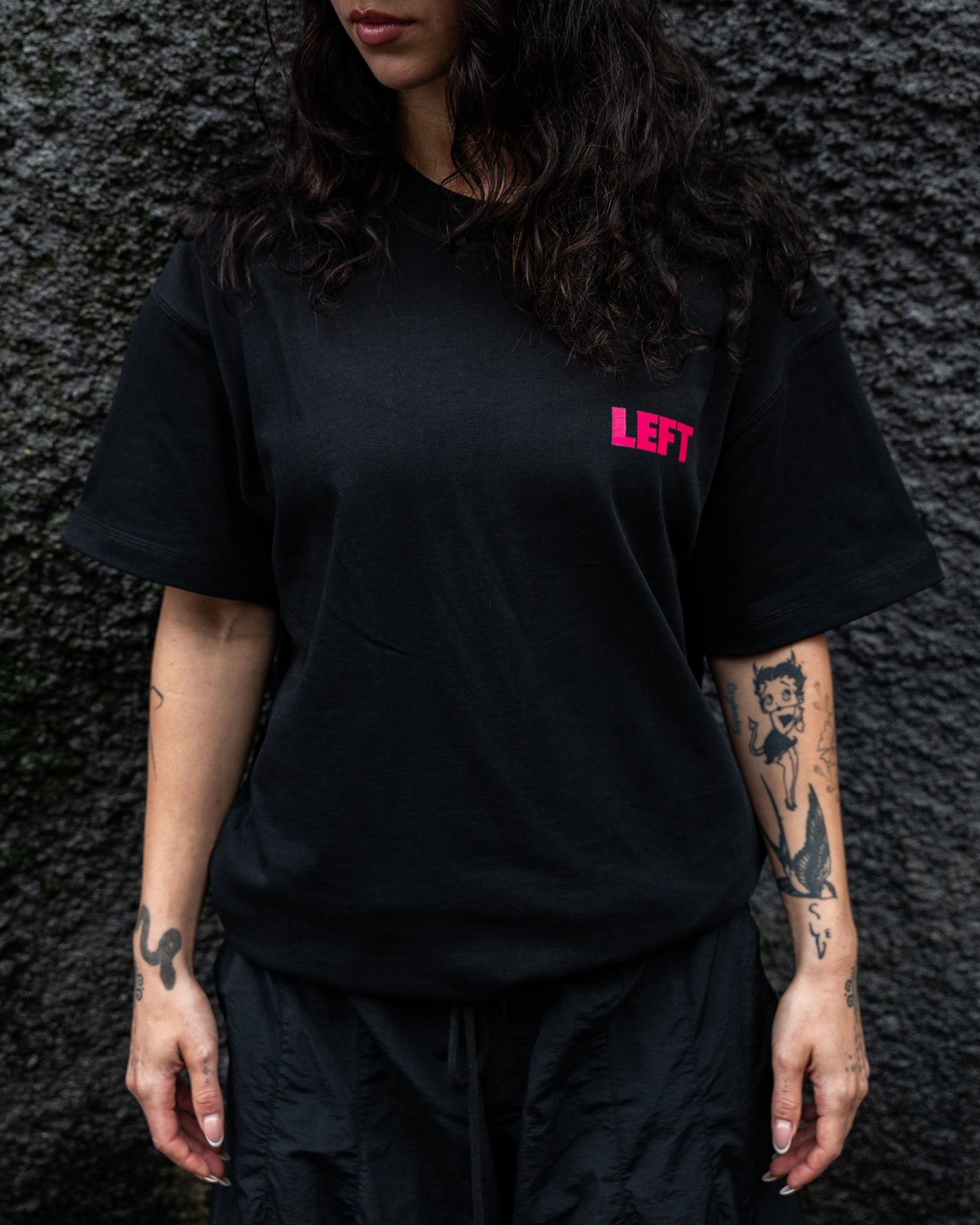 LEFT "Swan" t-paita