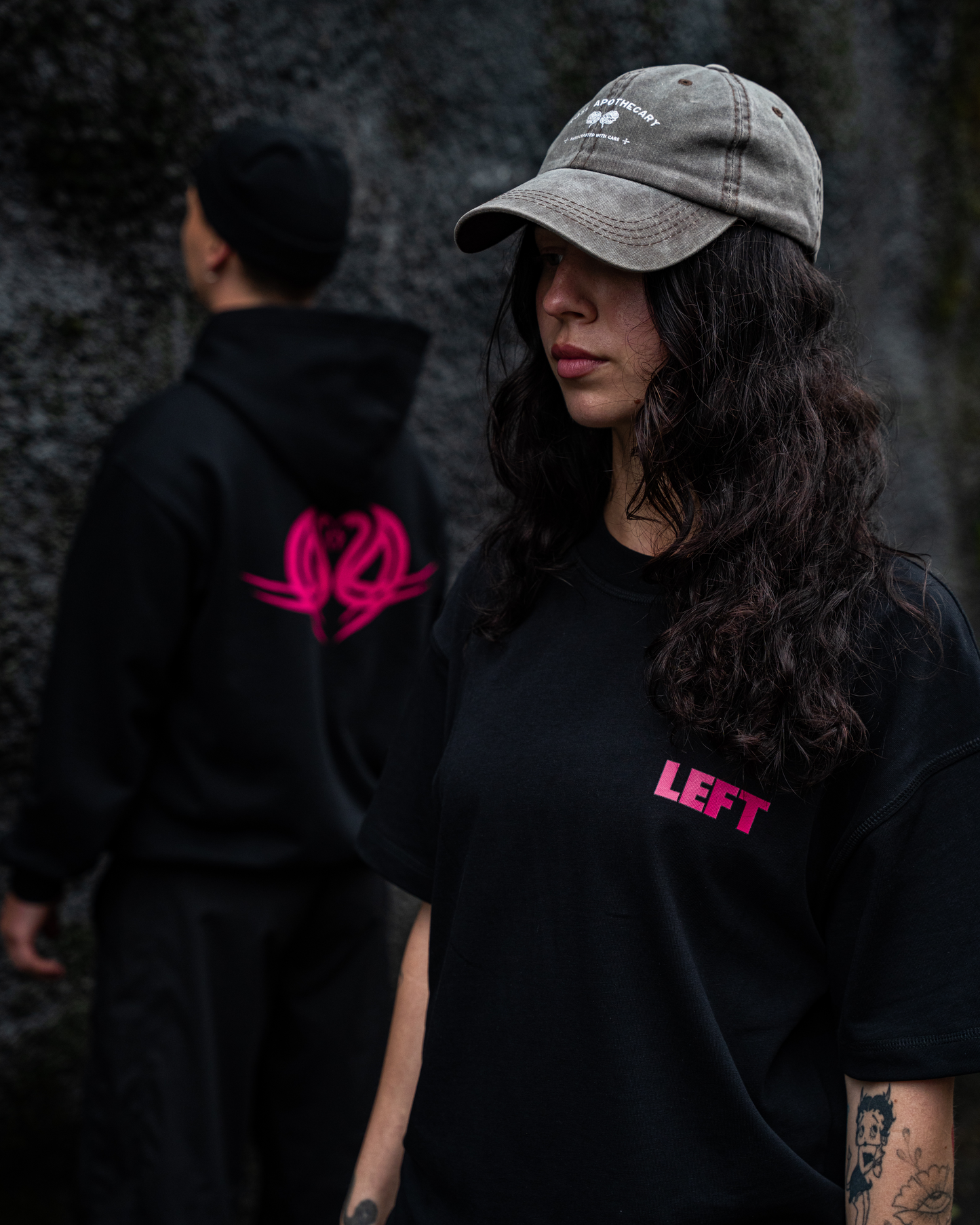 LEFT "Swan" t-paita