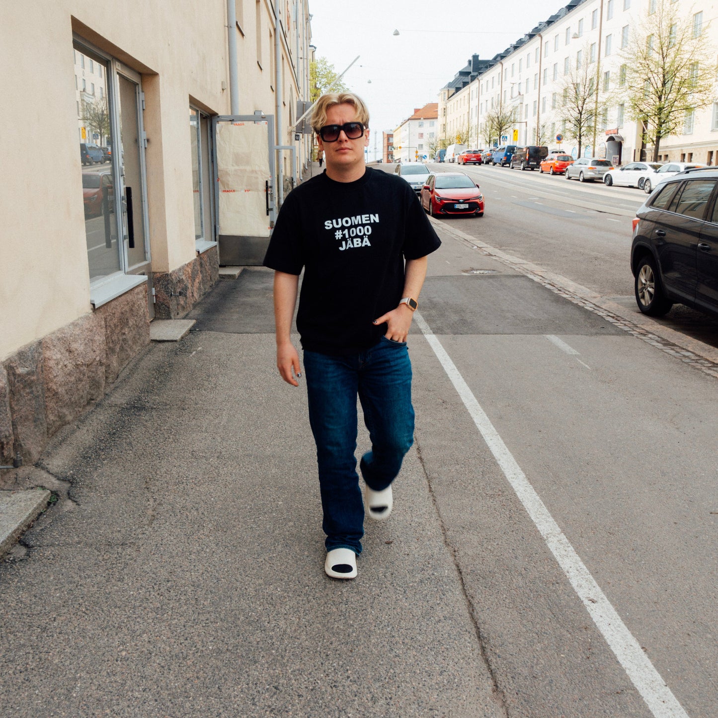 "SUOMEN #1000 JÄBÄ" t-paita - Musta